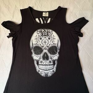 Black Skull Graphic Women's Top